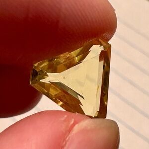 Elegant Yellow Certified Natural 5.50 ct. Sapphire